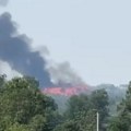 Dramatični snimak sa Petrovca na Mlavi! Gust dim prekrio područje iznad deponije, vatra guta sve pred sobom