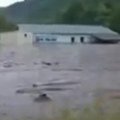 Nevreme paralisalo Sloveniju Poplave, stoje vozovi, vetar nosio krovove (video)