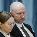 Masovni ubica Anders Brejvik pokreće tužbu protiv Norveške: Ima kuhinju, TV, kupatilo i papagaje, ali mu ovo smeta