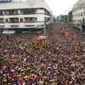 FOTO, VIDEO: Milion bosonogih vernika na Filipinima kilometrima pratilo "čudotvorni" kip Isusa