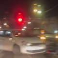 Saobraćajka u Batajnici, prednji deo jednog auta potpuno uništen: Objavljen snimak sa lica mesta neposredno nakon čukanja…