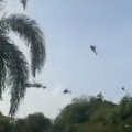 Delovi letelice padaju na sve strane: Prvi snimci sudara dva helikoptera u kojem je poginulo deset ljudi (video)