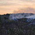 Požar na divljoj deponiji u Pančevu: Gust dim nadvio se nad ovim delom grada (foto,video)