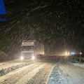 Sneg satima ne prestaje da pada, preko Zlatibora i Tare zabranjen saobraćaj za šlepere: Poznat razlog kolapsa na ulasku u…