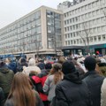 VIDEO Na Trgu slobode poruka "Čas je završen, promena je počela", skup završen ispred Školske uprave