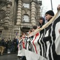 Marko Đurić stoji u neverici: Slika ministra u toku protesta pokazuje strah vlasti od naroda FOTO