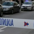 Niš: Vozač automobilom uleteo u baštu kafića, polimio inventor, pa se zakucao u parkirana vozila