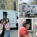 Karavan ljubavi i humanosti u centru grada Transfuziomobil za novosadske dobrovoljne davaoce