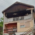Užas u Prokuplju: Vatra "progutala" poslednji sprat kuće, dete zadobilo opekotine (foto)