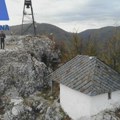 Ovo je najmanja crkva u Srbiji ali velika svetinja: Smeštena visoko u brdu kod Arilja i posvećena Svetom Iliji - mogu ući samo…