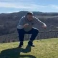 VIDEO "Nikad u boljoj formi": Dodik objavio snimak kako radi čučnjeve u prirodi