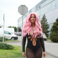 “Posle me pitate što sam umorna!” Jelena Karleuša snimkom iz kreveta zapalila internet (video)
