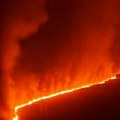 Драматаични снимци огромног пожара: Хиљаде хектара изгорело, наређене хитне евакуације (видео)