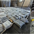 (Foto, video) Velika zaplena na Batrovcima: Kod Novosađanina nađeno 200 kilograma marihuane i 2,4 kilograma kokaina