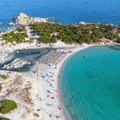 “Da bih postavio suncobran, moram da iznajmim dete”: Nova pravila na popularnoj plaži razbesnela turiste