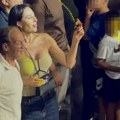 Pogledajte kako je Ceca slavila Veljkovu pobedu: Pala u trans na boks meču, đuskala i grlila porodicu od sreće