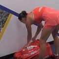 Sabalenka nije mogla da se kontroliše! Isplivao šok snimak iz svlačionice: Spustila utešni trofej, otvorila torbu – a onda…
