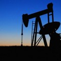 Proizvođači nafte predvođeni Saudijcima produžili su smanjenje proizvodnje i na sledeću godinu