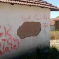 Na kući porodice Đurković kod Vučitrna grafiti "UČK" i ime teroriste Fatona Hajrizija /foto/