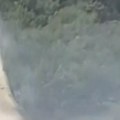 Prevrnuo se voz koji je prevozio opasne materije: Čak 35 vagona iskočilo iz šina (foto/video)