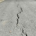 „Napredni asfalt“ u Šljivaru pored Zaječara izdržao dva meseca: Put se već raspada (FOTO, VIDEO)