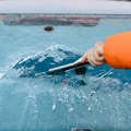 Kako brzo odlediti stakla automobila: 5 trikova koji zaista deluju