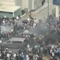 Užasne scene pred meč Premijer lige: Jedna osoba teško povređena, haos na ulicama zbog derbija