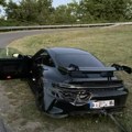 Porše sa srpskim tablicama ostavljen na livadi pored autoputa! Šteta? Prava sitnica - kao stan u Beogradu (foto)