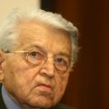 "Obukao je pidžamu, legao, zagrlio me i umro": Poslednja želja našeg književnika iznenadila mnoge, ćerka sve otkrila