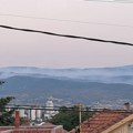 Dramatična borba sa vatrenom stihijom kod Vranja: Požar besneo u Srednjem Delu, tri helikoptera spasavala kuće! Meštani sa…