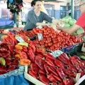 Koliko novca treba za dobru zimnicu: paprika, krastavac i paradajz 20 odsto skuplji, u septembru pojeftinjenje