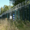Panika u NATO zemlji! Digli 200 kilometara žičane ograde duž granicu. Hitno zatvaraju ulaze u državu: "Moramo da se borimo!"…