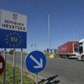 Hrvatska policija maltretira Srbe na granici: Provociranja, detaljna pregledanja automobila proteranih ljudi