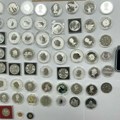 Numizmatička kolekcija među garderobom