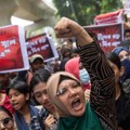 Premijerka Bangladeša podnela ostavku i napustila zemlju – demonstranti upali u njenu rezidenciju