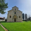 Italijanski KFOR donirao nove reflektore za crkvu manastira Visoki Dečani