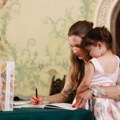 Magično veče na Belom dvoru: Princeza Ljubica predstavila knjigu, posvetila je ćerkama