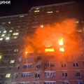 (Video) Jeziv ruski napad na Odesu: Snimljen trenutak kada dron udara u soliter: Stižu potresni snimci, ljudi zarobljeni u…