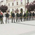 Novi incident na protestu u Čačku: Građani gađali jajima restoran u koji su seli funkcioneri