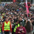 BLOG UŽIVO Komemorativni skupovi širom Srbije: Kolone građana krenule prema železničkoj stanici na Prokopu