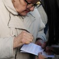 Studenti u akciji „Raspiši pobedu“ skupljaju potpise