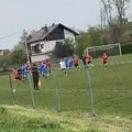 Fudbaler teško povređen u brutalnoj tuči! Utakmica prekinuta nakon teškog incidenta, gosti udarili na sudiju