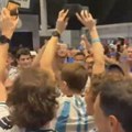 Neverovatna scena na Mundijalu! Navijač Argentine izgubio novčanik, a onda je ceo stadion krenuo da skandira njegovo ime…