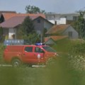 Tri osobe stradale, automobil se prevrnuo i završio u vodi: Stravična nesreća u Novom Sadu