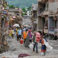 Preživeli u Nepalu i Kini stižu do sigurnih područja dok se čekaju vesti o oko 3.000 nestalih