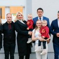 Darija Kisić posetila u Ljuboviji Jelenu Simić koja je uz pomoć subvencije obezbedila svojoj porodici dom