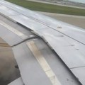 Drama na letu iz čikaga: Avion se spremao da poleti, a onda su putnici pogledali kroz prozor i videli crni dim (video)