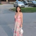 Ana Sević nosi haljinu od 2.900 dinara! Voditeljka stigla na finale u opuštenom izdanju, pa za par minuta obukla mrežu