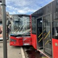 „Dve osobe bile zaglavljene ispod autobusa, vozilo me je promašilo za centimetar“: Očevidac za Nova.rs o teškom sudaru…