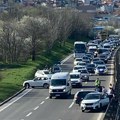 (Foto, video) nezapamćen kolaps na: Moto-putu u oba pravca! Lančani sudar kod Zmaja, dva udesa na drugom kraju grada